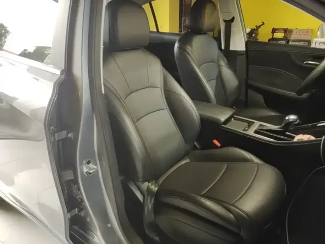 Roewe i5 — Фото автомобиля 24