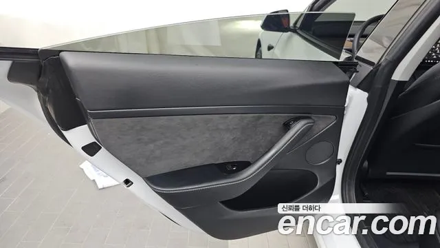 Tesla Model 3 — Фото автомобиля 21