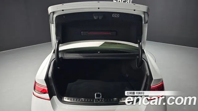 Genesis G90 Бензин 3.5 Turbo e-S/C AWD LWB — Фото автомобиля 11