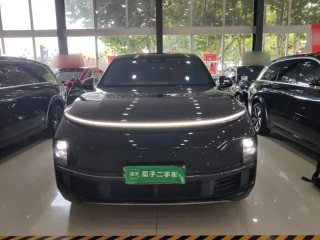 Li Auto L8 — Фото автомобиля 2