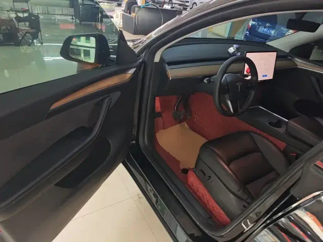 Tesla Model Y — Фото автомобиля 15