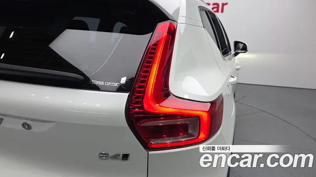 Вольво XC40 B4 Ultimate Bright — Фото автомобиля 20