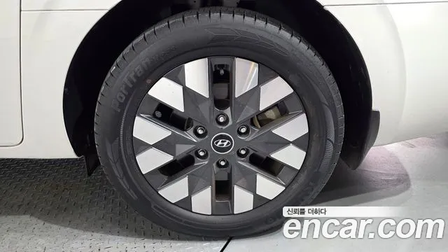 Hyundai Staria Staria L3.5 Lounge 9 мест — Фото автомобиля 18