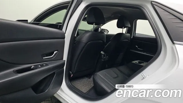 Hyundai AVANTE Avante (CN7) — Фото автомобиля 11