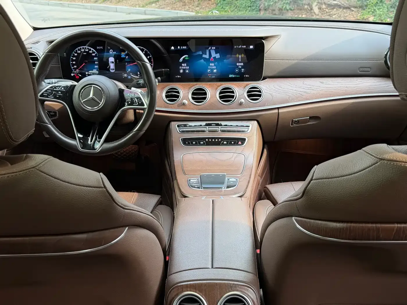 Mercedes-Benz Mercedes-Benz E-Class 2023 E 260 L — Фото автомобиля 2
