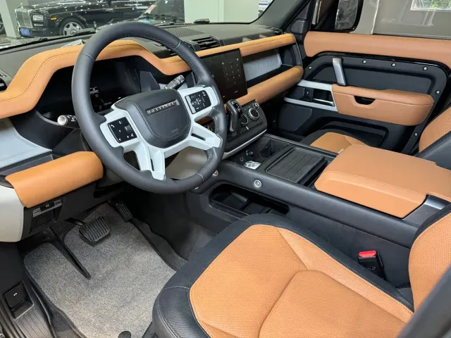 Land Rover Defender — Фото автомобиля 7
