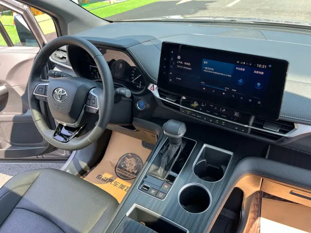 Toyota Sienna — Фото автомобиля 22