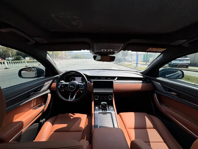 Jaguar XFL — Фото автомобиля 12