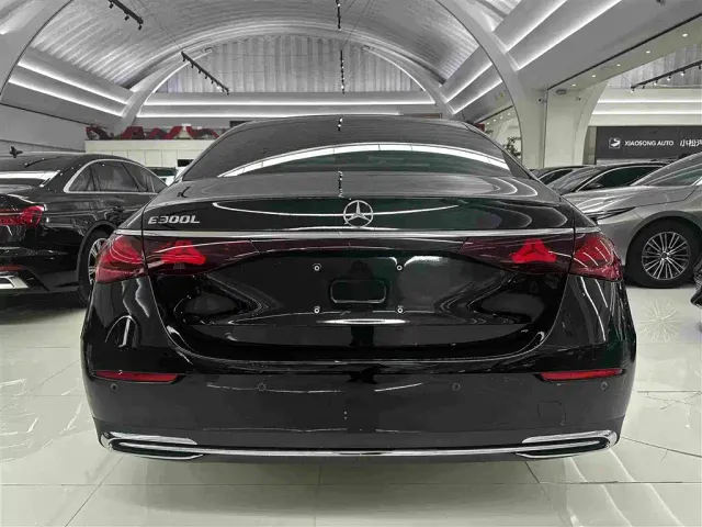 Mercedes-Benz E-Class — Фото автомобиля 21