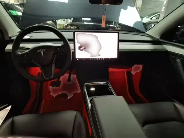 Tesla Model Y — Фото автомобиля 9