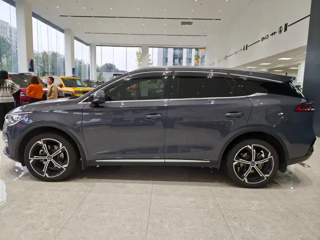 BYD Tang — Фото автомобиля 8