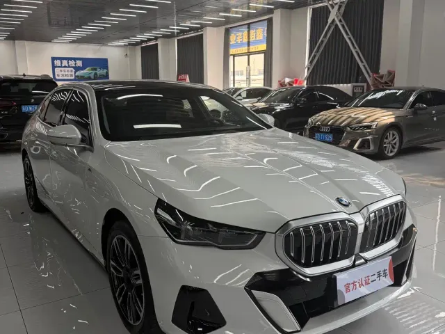 BMW 5 Series — Фото автомобиля 2