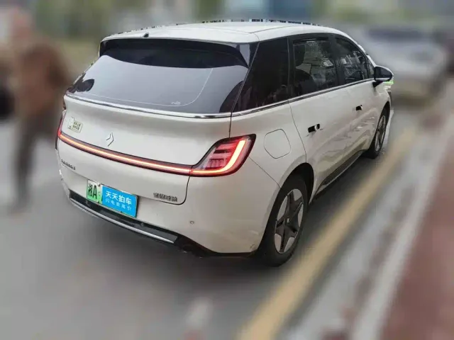 Baojun Cloud — Фото автомобиля 2