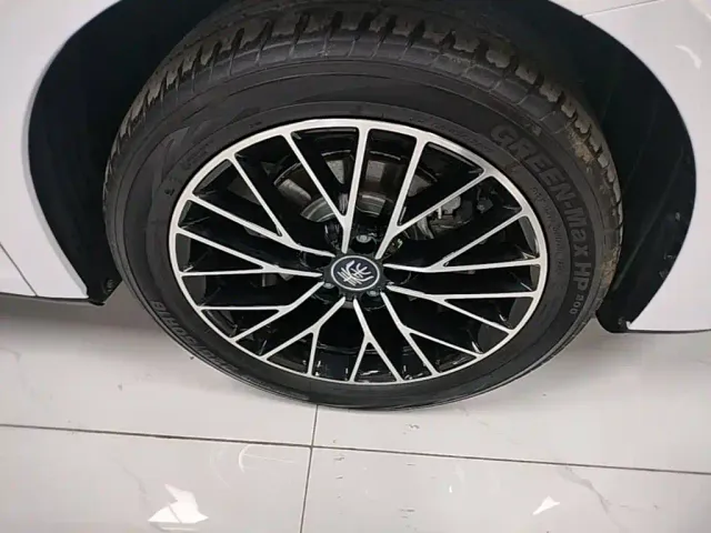 BYD Qin L — Фото автомобиля 11