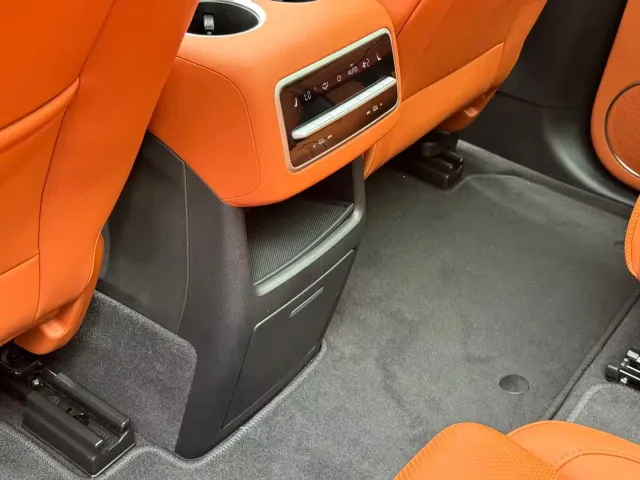 Li Auto L8 — Фото автомобиля 11