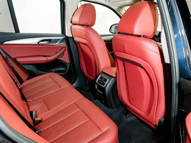 BMW iX3 — Фото автомобиля 23