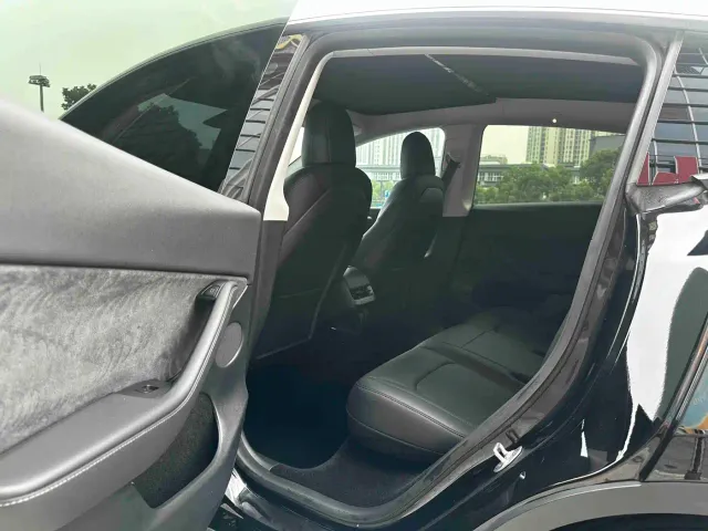 Tesla Model Y — Фото автомобиля 12