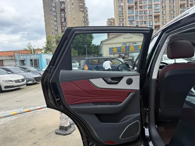 Hongqi HS5 — Фото автомобиля 10