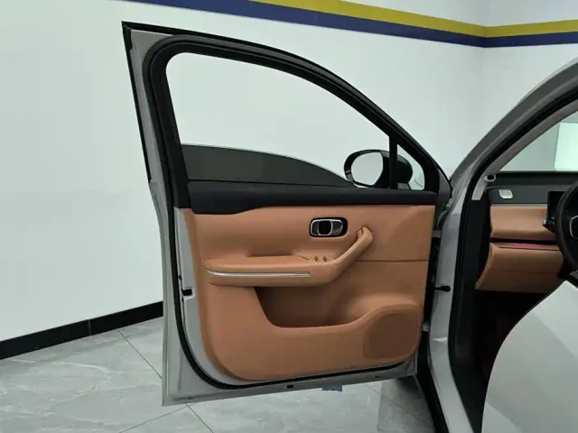 Leapmotor C10 — Фото автомобиля 7