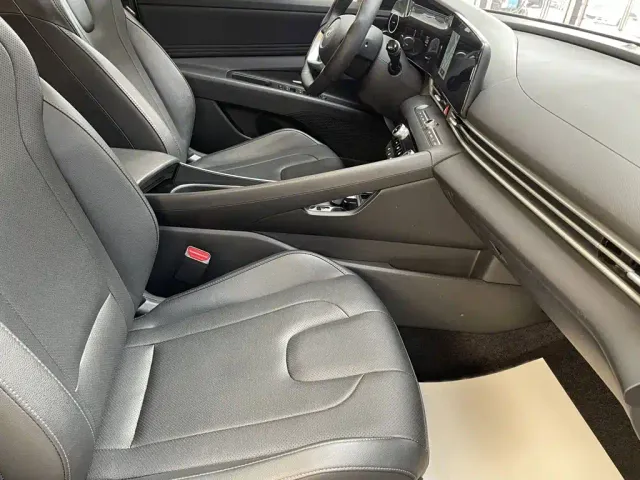Hyundai Elantra — Фото автомобиля 3