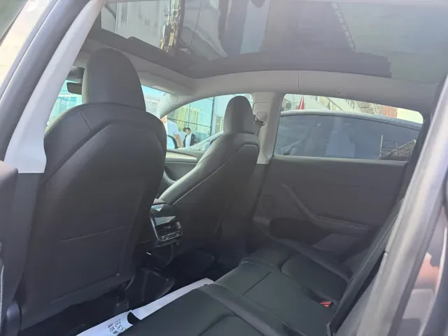 Tesla Model Y — Фото автомобиля 8