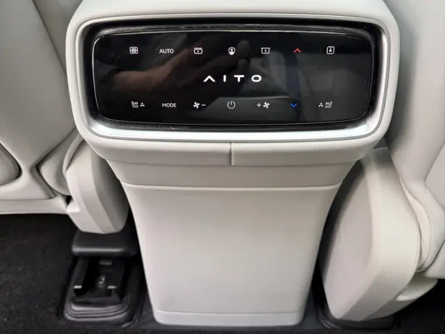 Aito M9 — Фото автомобиля 13