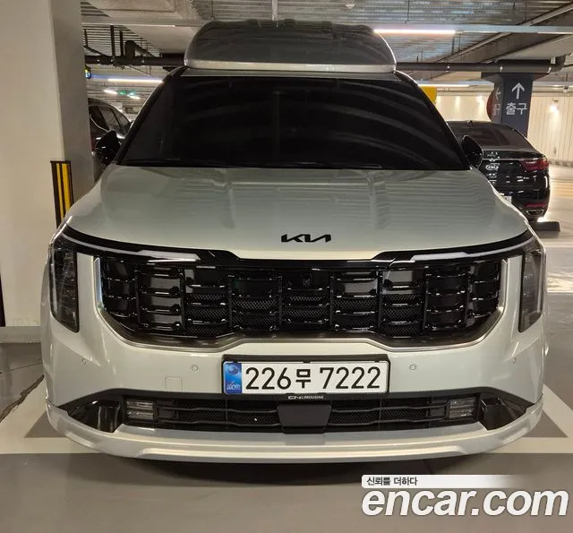 Kia Carnival Generation 4 — Фото автомобиля 3
