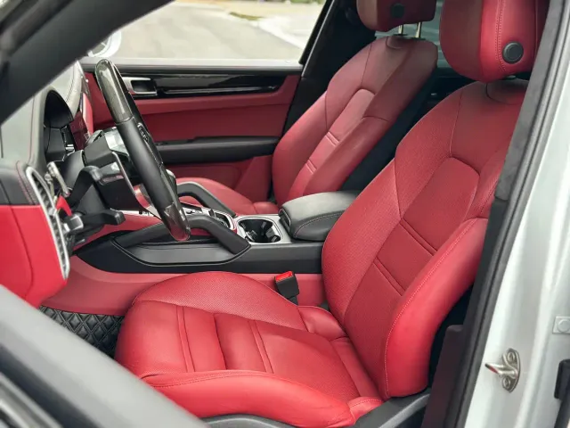 Porsche Cayenne — Фото автомобиля 12