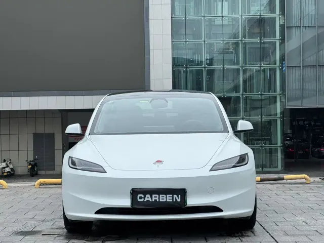 Tesla Model 3 — Фото автомобиля 2