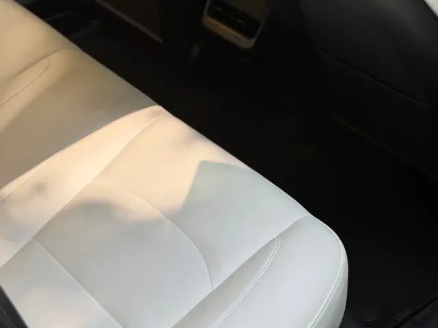 Tesla Model 3 — Фото автомобиля 11