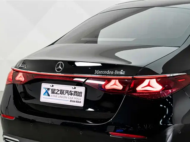 Mercedes-Benz E-Class — Фото автомобиля 8