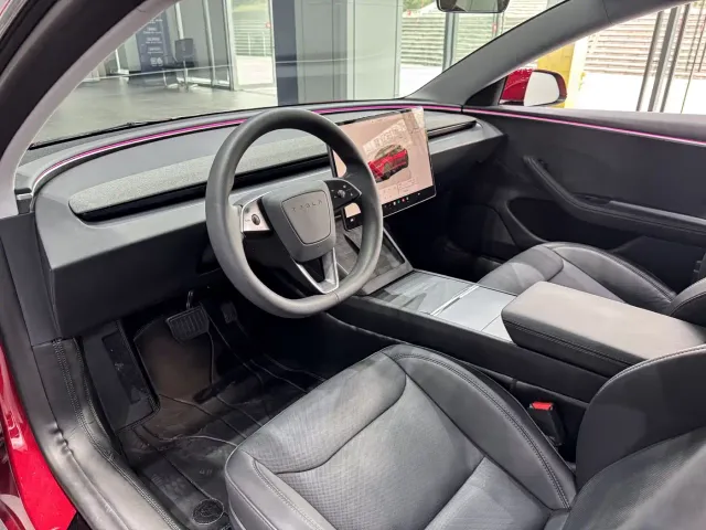 Tesla Model 3 — Фото автомобиля 7