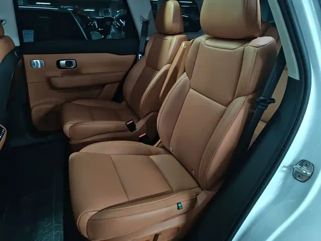 Leapmotor C16 — Фото автомобиля 12
