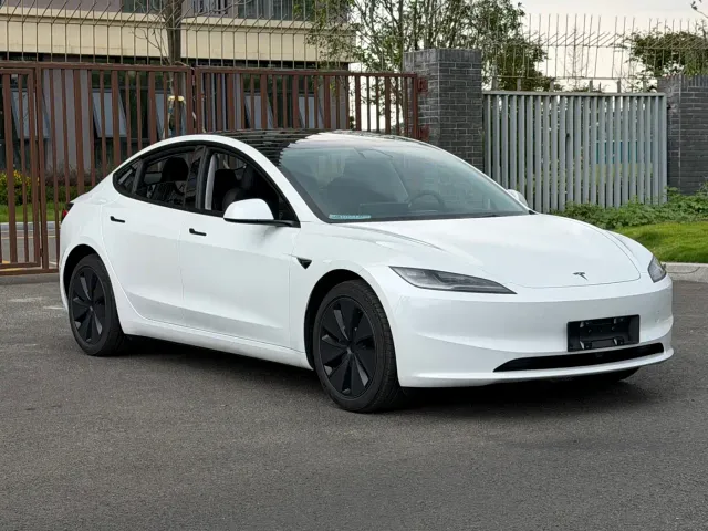 Tesla Model 3 — Фото автомобиля 3