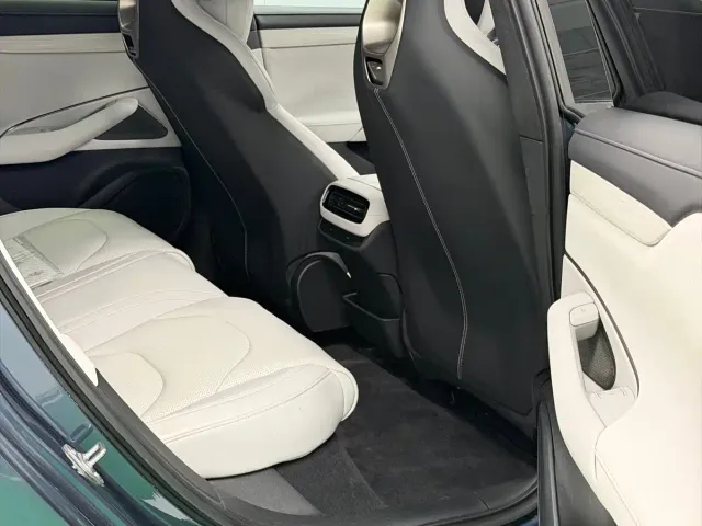 Xiaomi SU7 — Фото автомобиля 19