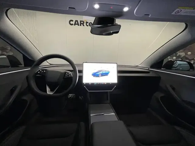 Tesla Model 3 — Фото автомобиля 13
