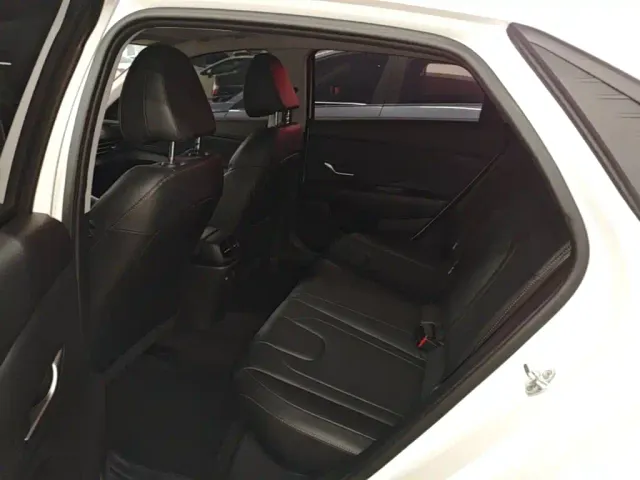 Hyundai Elantra — Фото автомобиля 16