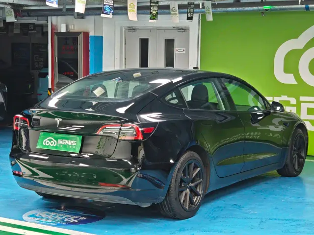 Tesla Model 3 — Фото автомобиля 16