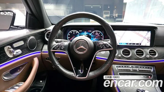 Mercedes-Benz E-Class — Фото автомобиля 12
