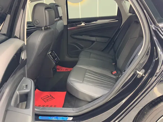 Volkswagen Passat — Фото автомобиля 18