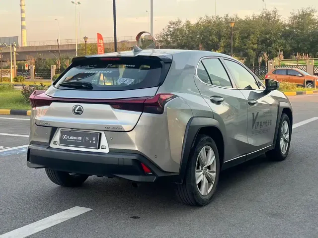 Lexus UX — Фото автомобиля 8