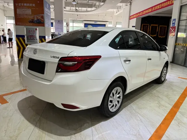 Toyota Vios — Фото автомобиля 4