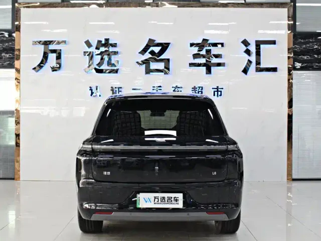 Li Auto L8 — Фото автомобиля 15