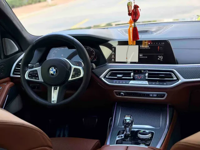BMW X7 — Фото автомобиля 9