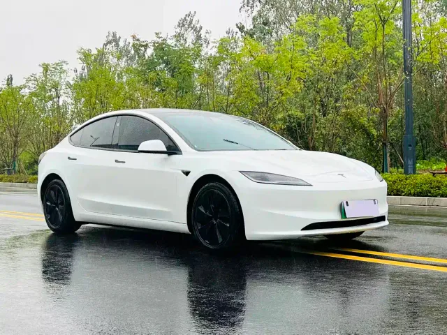 Tesla Model 3 — Фото автомобиля 3