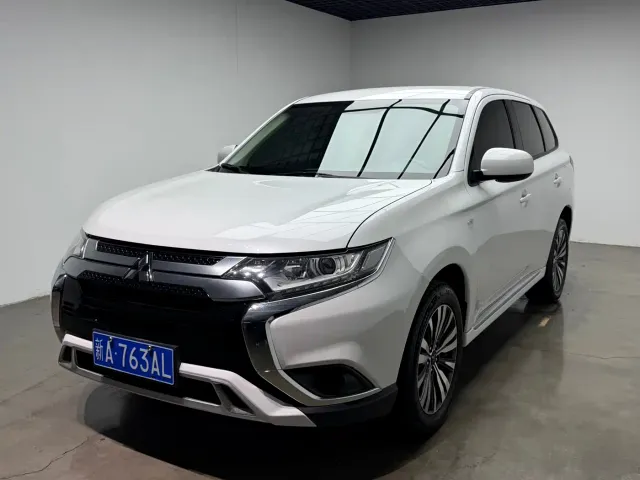 Фотография автомобиля — Mitsubishi Outlander