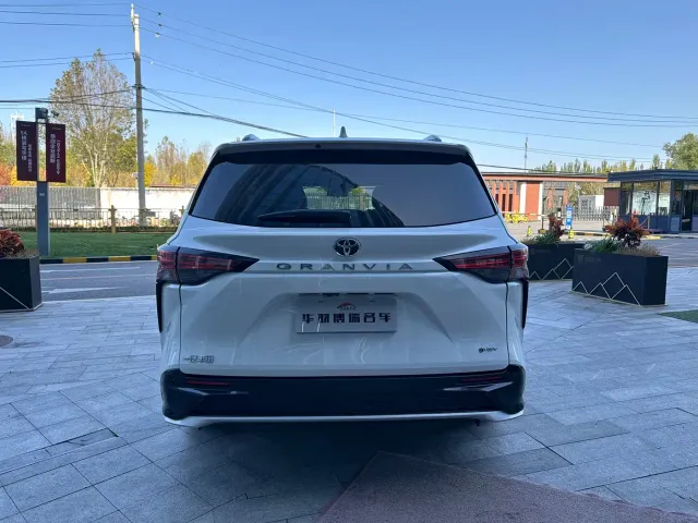 Toyota Granvia — Фото автомобиля 14