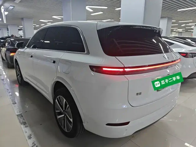 Li Auto L7 — Фото автомобиля 4