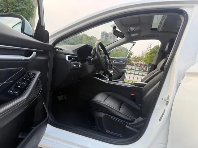 Geely Emgrand — Фото автомобиля 14