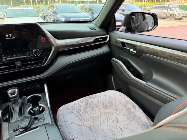 Toyota Crown Kluger — Фото автомобиля 10